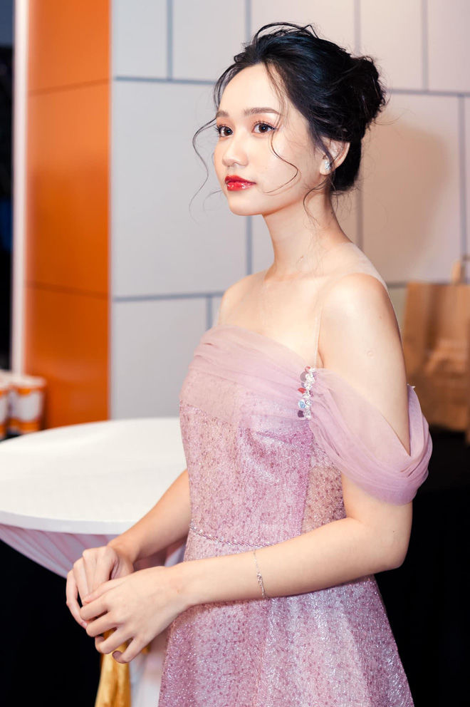 Nàng thơ trong Mắt Biếc: Ai cũng sang chảnh, đài các khi make up đậm