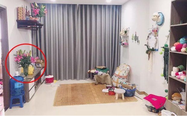 Cạn lời trước anh chàng cổ hủ, cấm bạn gái cắm hoa ly vì sợ chia ly