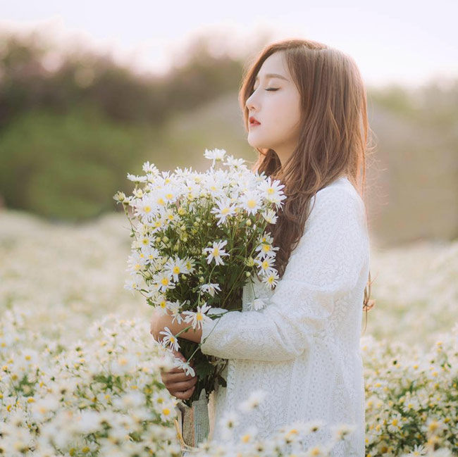 Cạn lời trước anh chàng cổ hủ, cấm bạn gái cắm hoa ly vì sợ chia ly