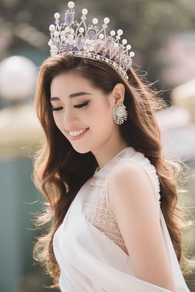 Ngọc Trinh yêu người mới, Mai Phương Thúy mua đồng hồ tiền tỷ cất tủ