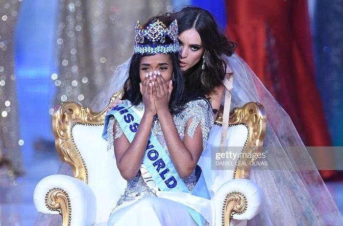Nhan sắc của Tân Miss World 2019: Trên sân khấu, ngoài đời đều đáng nể