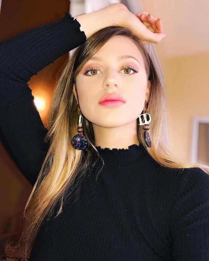 Nhan sắc “cực phẩm” của Á hậu 1 Miss Universe 2019