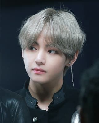 Nhan sắc idol Kpop trước và sau debut: V (BTS) là “cực phẩm” từ nhỏ