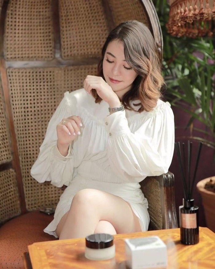 Nhan sắc và cuộc sống trong mơ của các ái nữ gia thế “nứt vách”