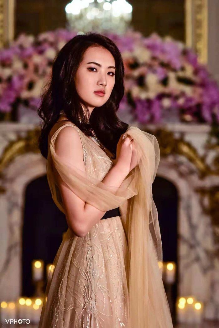 Nhan sắc và cuộc sống trong mơ của các ái nữ gia thế “nứt vách”