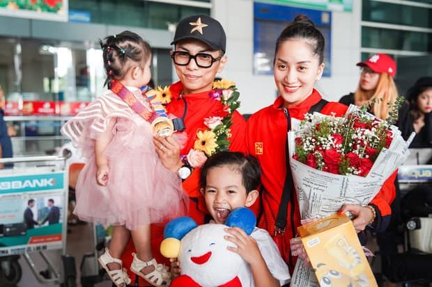 Nhi - Thắng khoe giấy kết hôn, Hà Hồ - Kim Lý ngày càng rõ nét phu thê