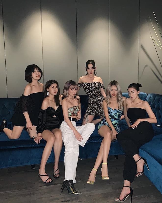 Nhi - Thắng khoe giấy kết hôn, Hà Hồ - Kim Lý ngày càng rõ nét phu thê