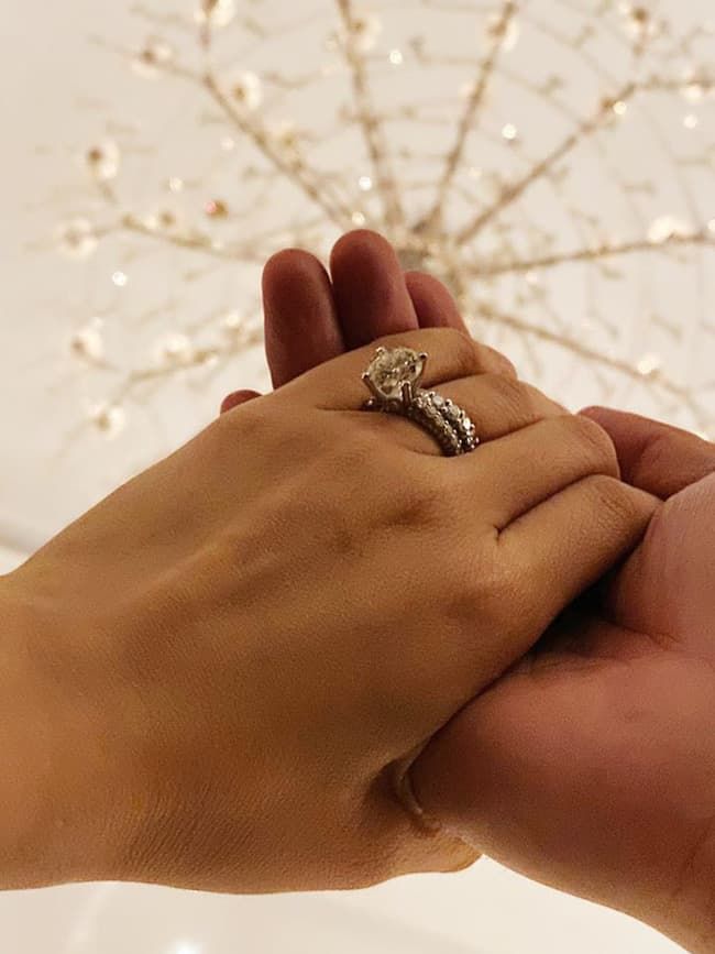Nhi - Thắng khoe giấy kết hôn, Hà Hồ - Kim Lý ngày càng rõ nét phu thê