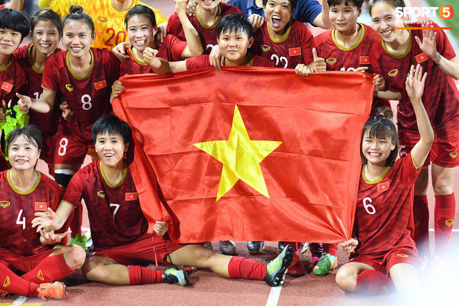 Nhìn tuyển Thái Lan gục mới biết tuyển Việt Nam nỗ lực cỡ nào