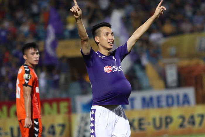 Những bí mật ngoài sân cỏ của Hùng Dũng: Đá Sea Game khi con mới sinh