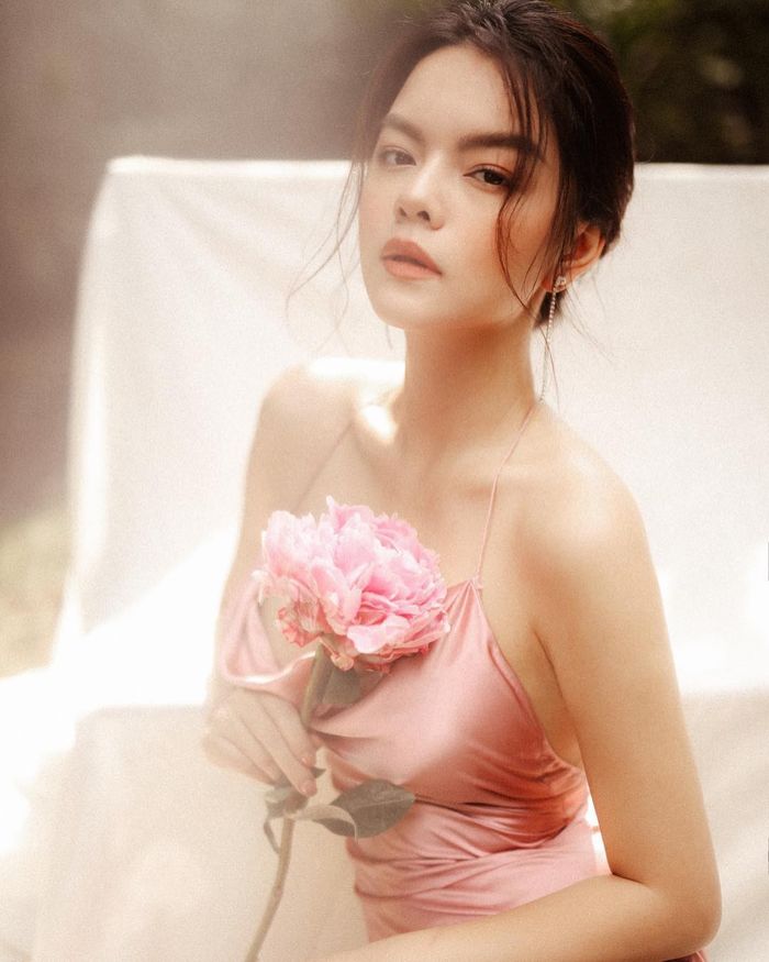 Mỹ nhân Việt và những mối tình dùng cả thanh xuân để yêu một người