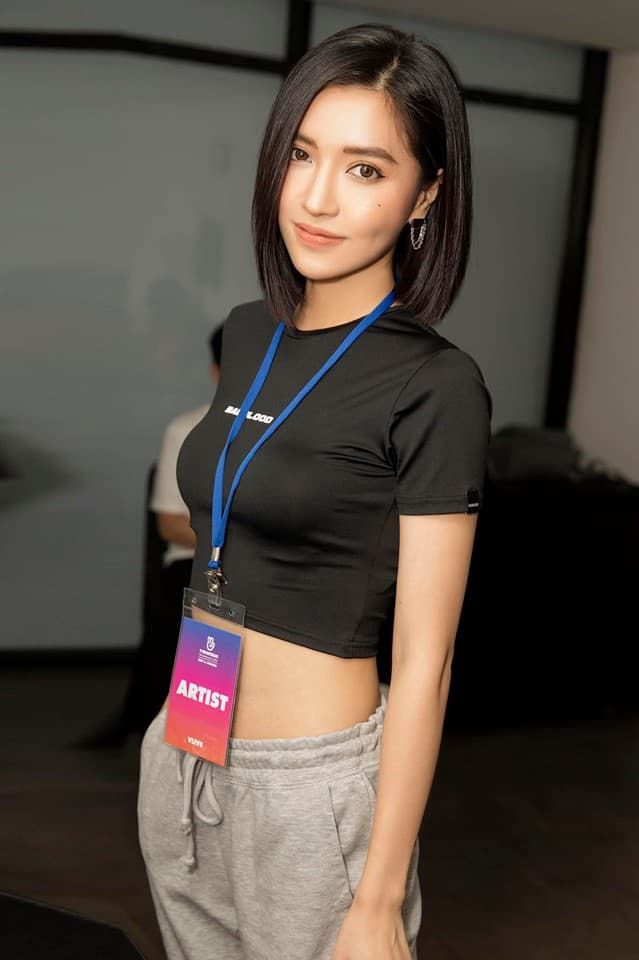 Những pha diện croptop “hút mắt” của sao Việt: Đỉnh nhất là Minh Tú