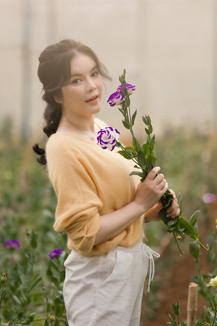 Ninh Dương Lan Ngọc tự đăng ảnh dìm, Bảo Thy kỷ niệm một tháng kết hôn
