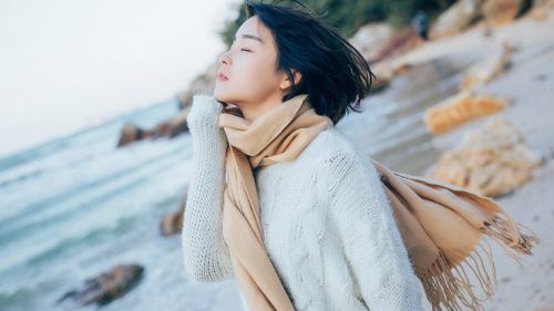 Nỗi sợ của người trẻ, chỉ cần 3 chữ là đủ gói gọn tiền - tình - tuổi