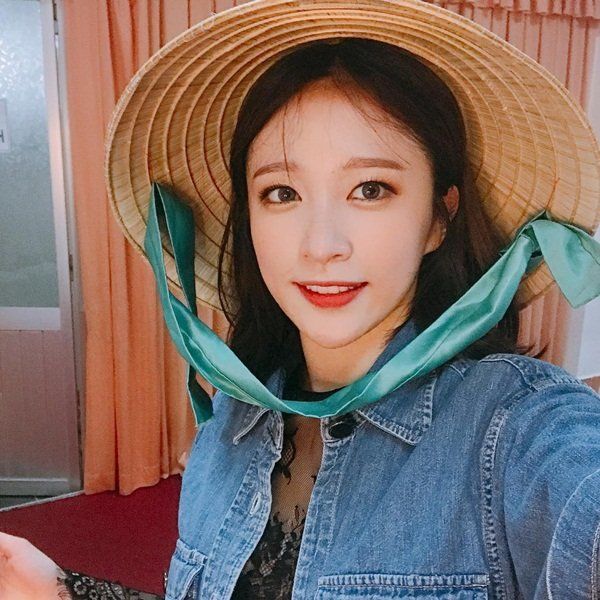 Nón lá, áo dài – 2 đồ vật mà những sao Hàn dùng để “lấy lòng” fan Việt