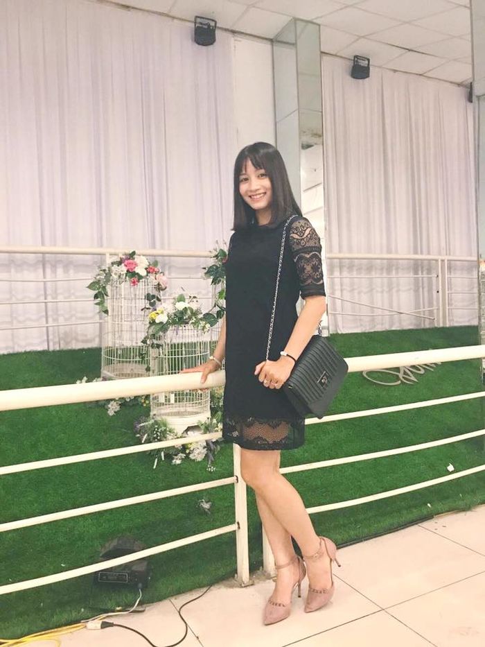 Nữ cầu thủ Hoàng Thị Loan được các anh em thi nhau nhận vợ