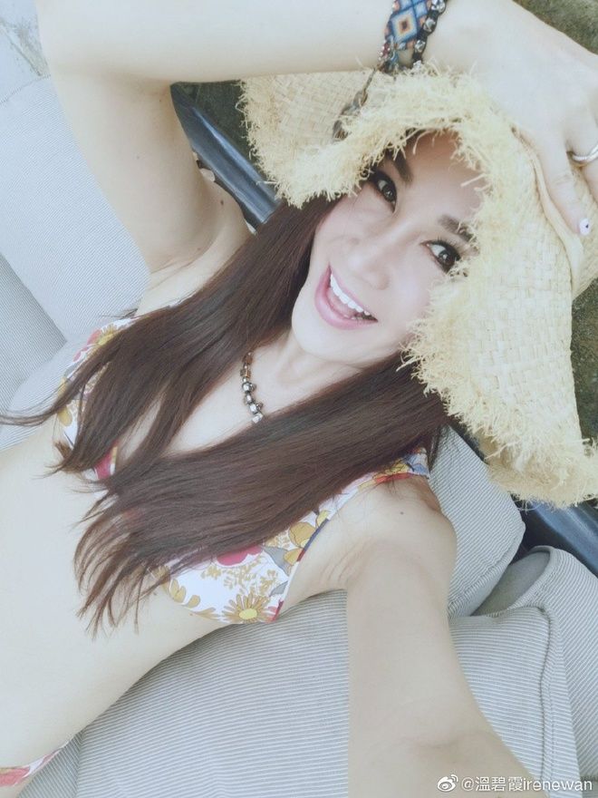 Ôn Bích Hà diện bikini ở tuổi 53, CĐM: Đát kỷ ngoài đời thật là đây
