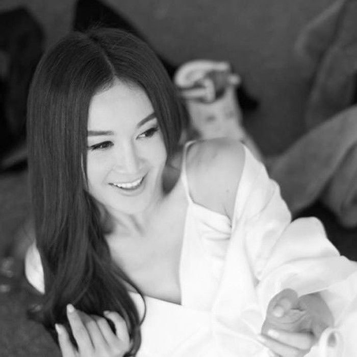 Ôn Bích Hà diện bikini ở tuổi 53, CĐM: Đát kỷ ngoài đời thật là đây