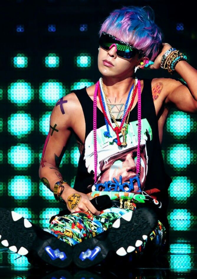 Ông hoàng thời trang G-Dragon và những lần tạo hot trend gây sốt