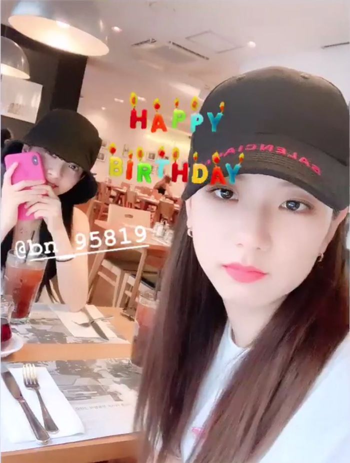 Phát sốt với hội bạn thân bất ngờ của Lisa (BLACKPINK)