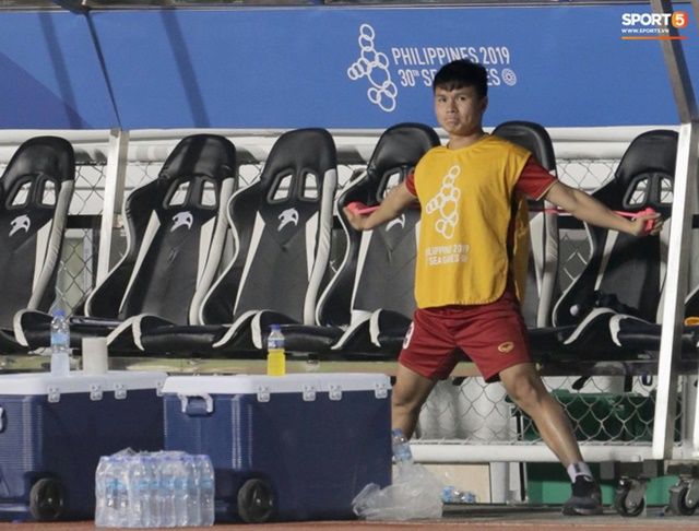Quang Hải ngấn lệ khi nghe lời cổ vũ phía sau: “Hải ơi cố lên!