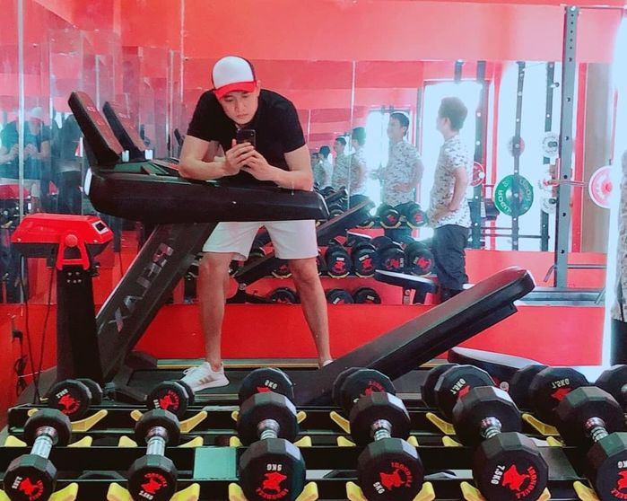 Quốc Trường hé lộ những góc an nhiên trong khuôn viên biệt thự 25 tỷ