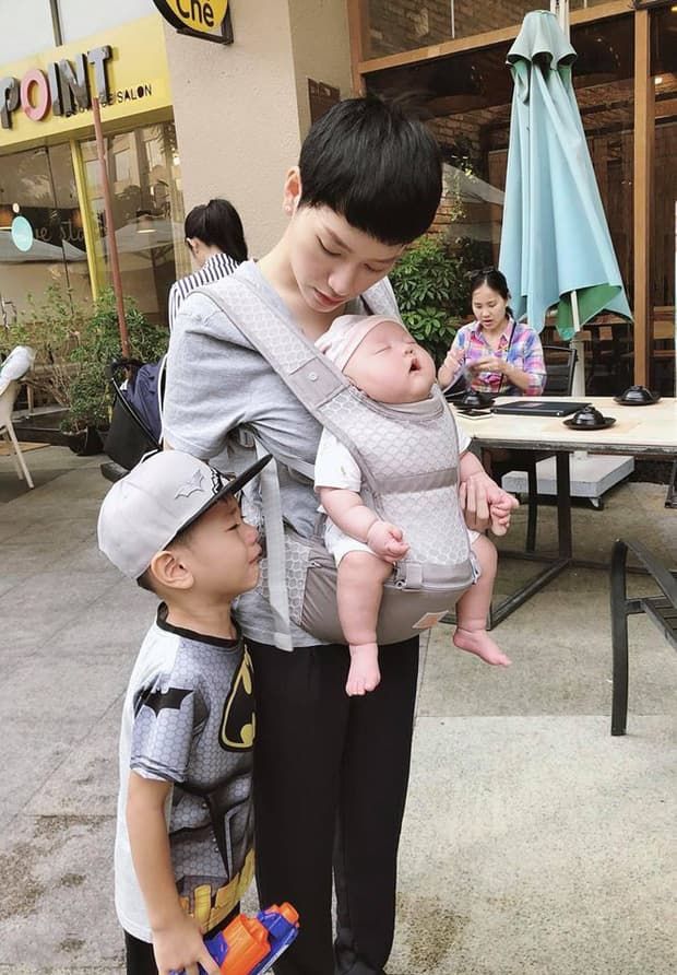 Quý tử nhà Trà My: Con đầu là bản sao của mẹ, út cưng giống bố như tạc