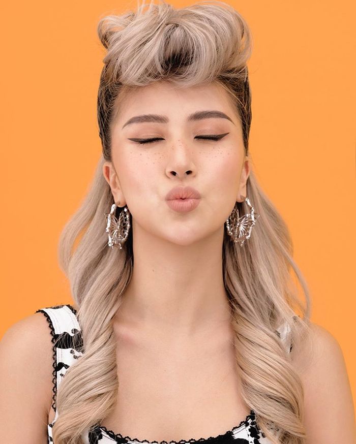 Quỳnh Anh Shyn lên đồ cực chất kết hợp cùng kiểu tóc xoăn lạ