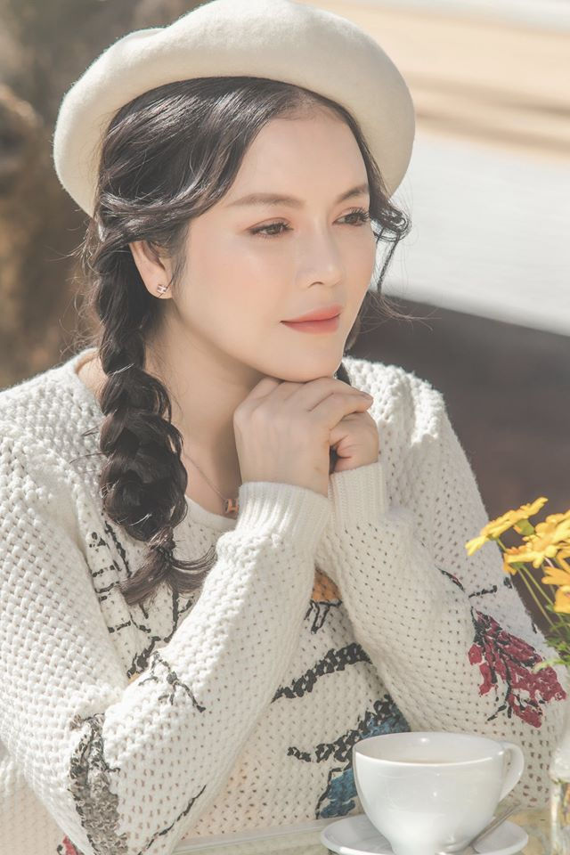 Rời xa showbiz, Lý Nhã Kỳ ngày càng trẻ trung, xinh đẹp ở tuổi 37