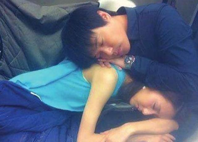 Sao Hoa ngữ ngủ gật: Dịch Dương Thiên Tỉ kém sang khiến fan cười bò