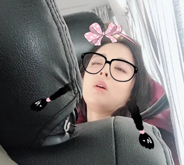 Sao Hoa ngữ ngủ gật: Dịch Dương Thiên Tỉ kém sang khiến fan cười bò