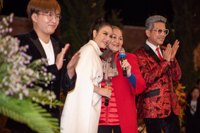 Sao Việt 'báo hiếu' bố mẹ bằng những món quà khủng trong năm 2019