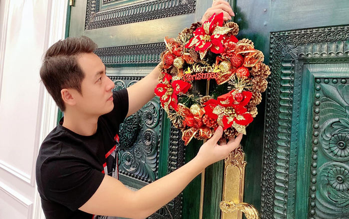 Sao Việt đón Giáng sinh: Người rộn ràng xuống phố, người bên gia đình