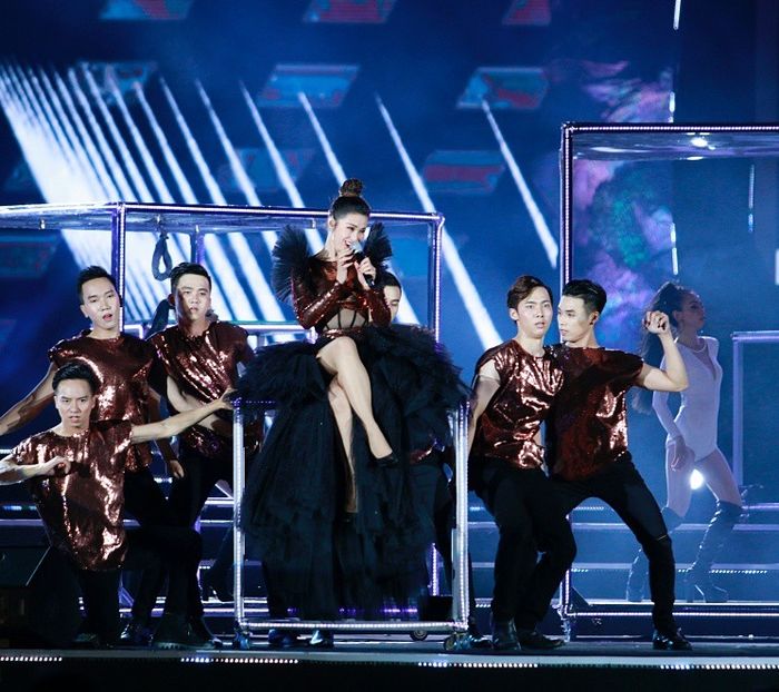 Ninh Dương Lan Ngọc, Sam... lọt top sao Việt mặc đẹp nhất 2019