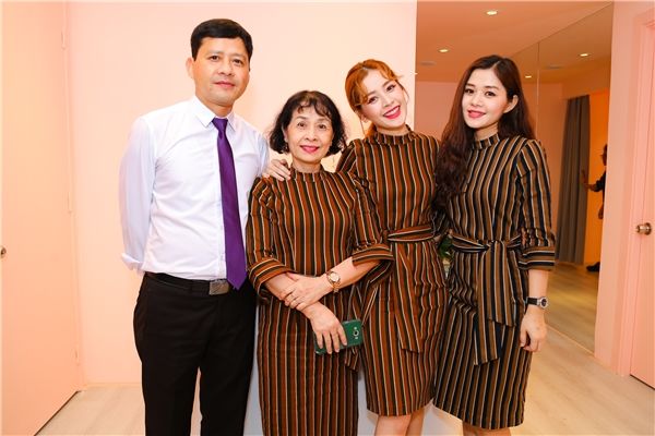 Sao Việt thừa hưởng nét đẹp từ bố: Chi Pu, Sơn Tùng giống y khuôn