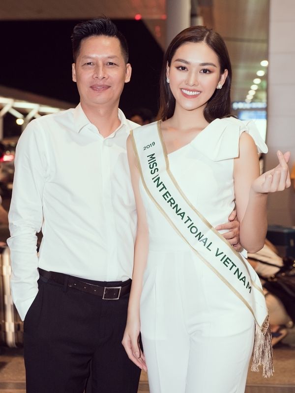 Sao Việt thừa hưởng nét đẹp từ bố: Chi Pu, Sơn Tùng giống y khuôn