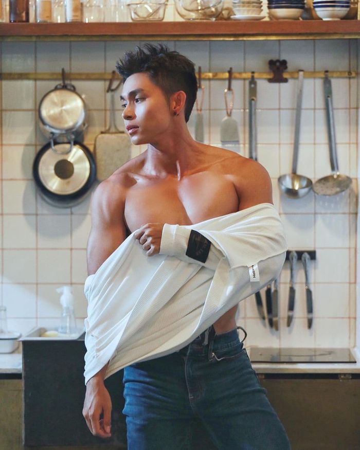 Sĩ Thanh đưa Huỳnh Phương về ra mắt, Jun Phạm cởi áo khoe body vạm vỡ