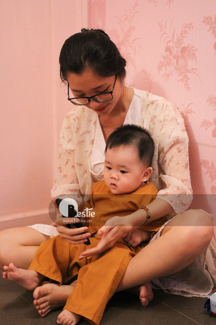 Xuân Lan xúc động trước hình ảnh của các bé sơ sinh ở mái ấm Xanh