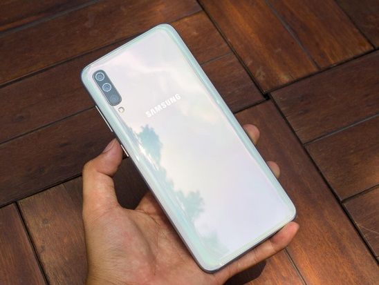 Smartphone giảm giá mạnh tháng 12: iPhone XS Max giảm 4 triệu
