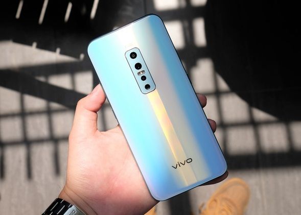 Smartphone giảm giá mạnh tháng 12: iPhone XS Max giảm 4 triệu
