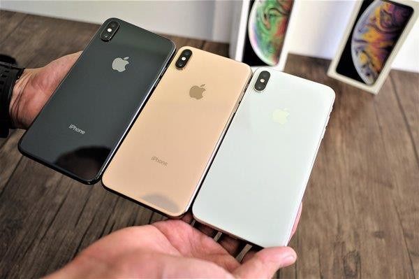 Smartphone giảm giá mạnh tháng 12: iPhone XS Max giảm 4 triệu