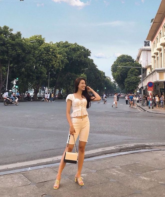 Soi gu ăn mặc của Top 3 Hoa hậu Hoàn vũ Việt Nam: Khánh Vân thích jean
