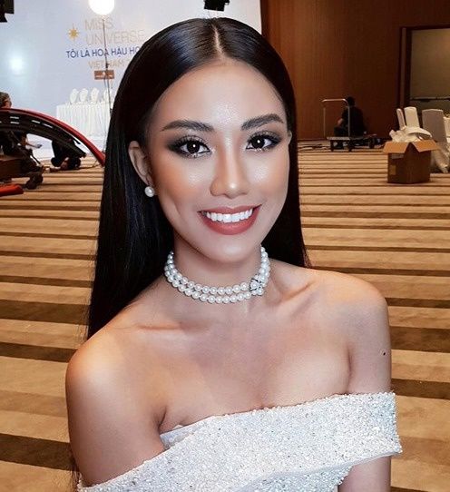 Soi gu ăn mặc của Top 3 Hoa hậu Hoàn vũ Việt Nam: Khánh Vân thích jean