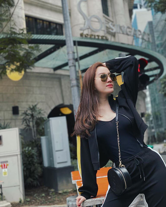Street style sao Việt tuần qua: Lý Nhã Kỳ cực giản dị nhưng ghi điểm