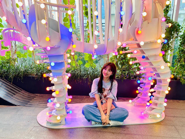 Street style sao Việt tuần qua: Lý Nhã Kỳ cực giản dị nhưng ghi điểm