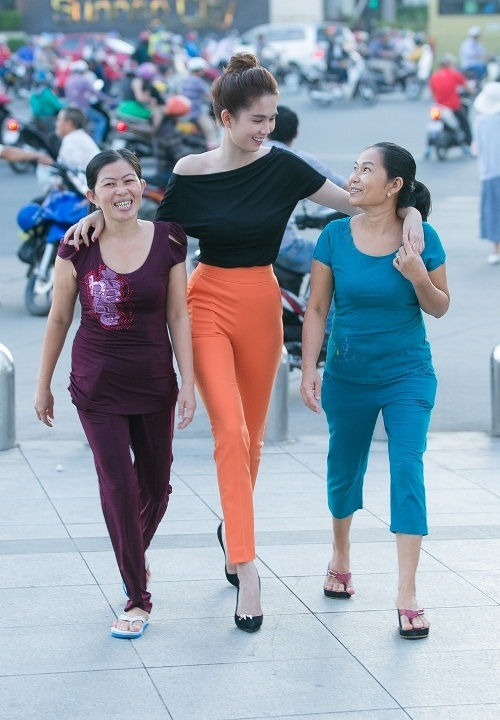 Sướng như giúp việc nhà sao: Nhận lương cao lại được đi du lịch
