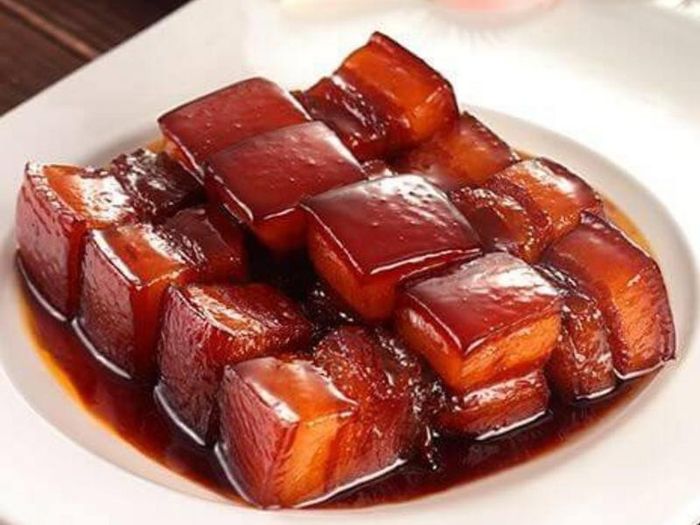 Om thịt lợn bằng nồi cơm điện, tưởng không ngon hóa ra cực hao cơm
