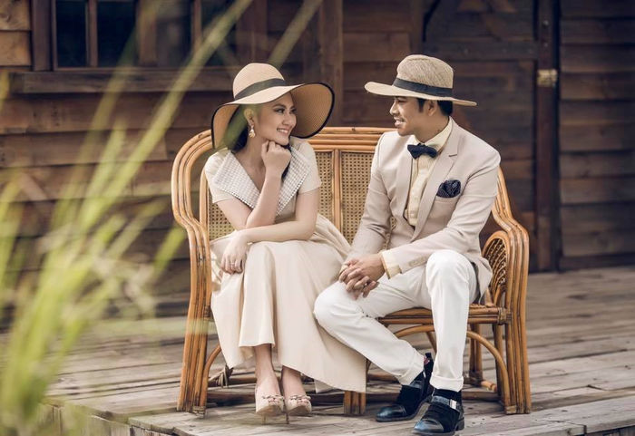 Thanh Bình đăng hình nhẫn cưới kèm dòng trạng thái ẩn ý