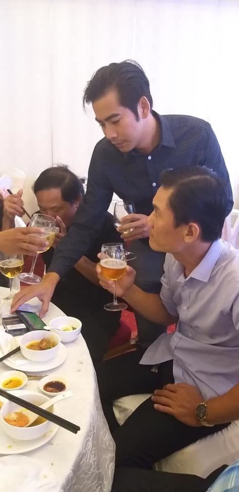 Thanh Bình hộ tống mẹ Ngọc Lan đi đám cưới họ hàng khiến CĐM bất ngờ