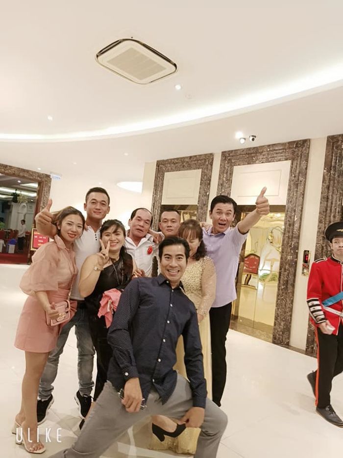 Thanh Bình hộ tống mẹ Ngọc Lan đi đám cưới họ hàng khiến CĐM bất ngờ